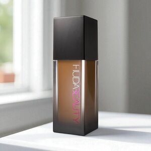 ⚫️ HUDA BEAUTY #FauxFilter Luminous Matte Foundation in Shade Chocolate Mousse